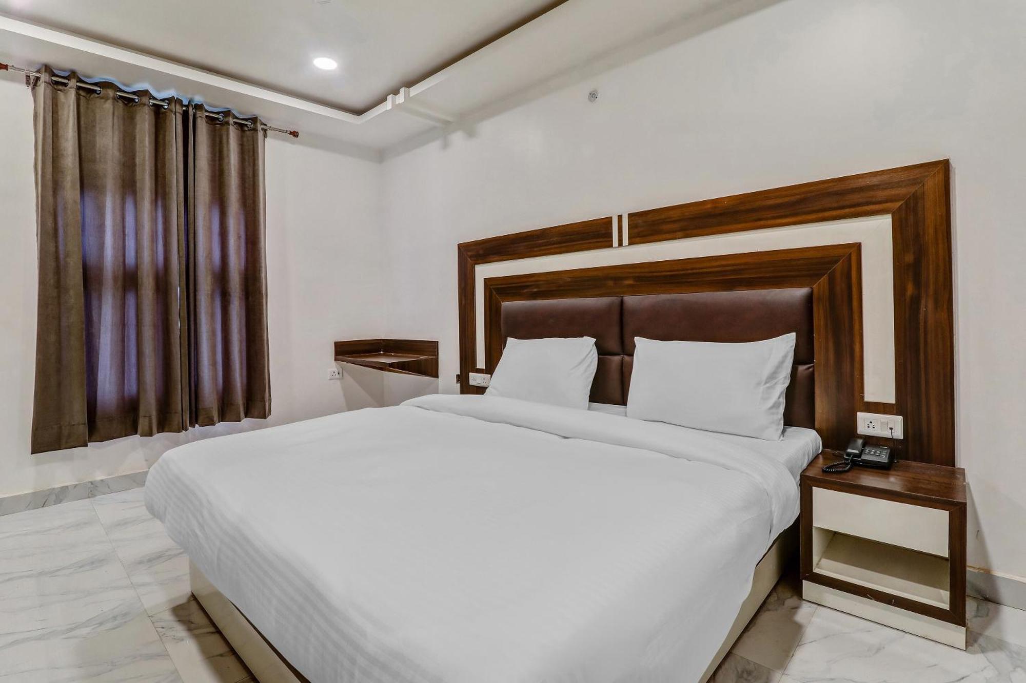 Super Collection O Yamuna Palace Near Gomti Riverfront Park Hasanganj Екстер'єр фото